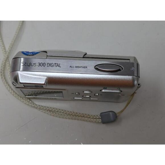 Olympus Stylus 300 1.5" Display 3.2MP 3x Optical Zoom Digital Camera - Untested - Picture 3 of 8